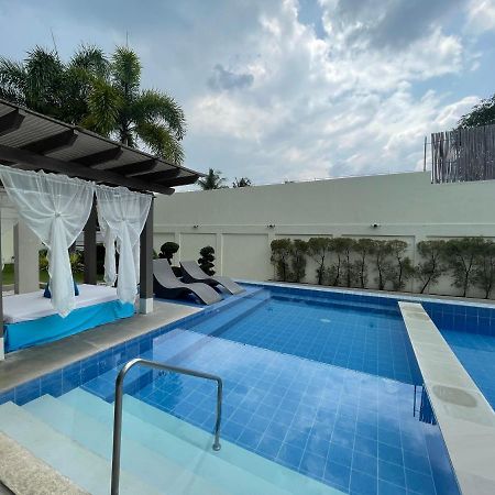 Ezekiel'S Private Hot Spring Resort Calamba (Laguna) Exterior photo